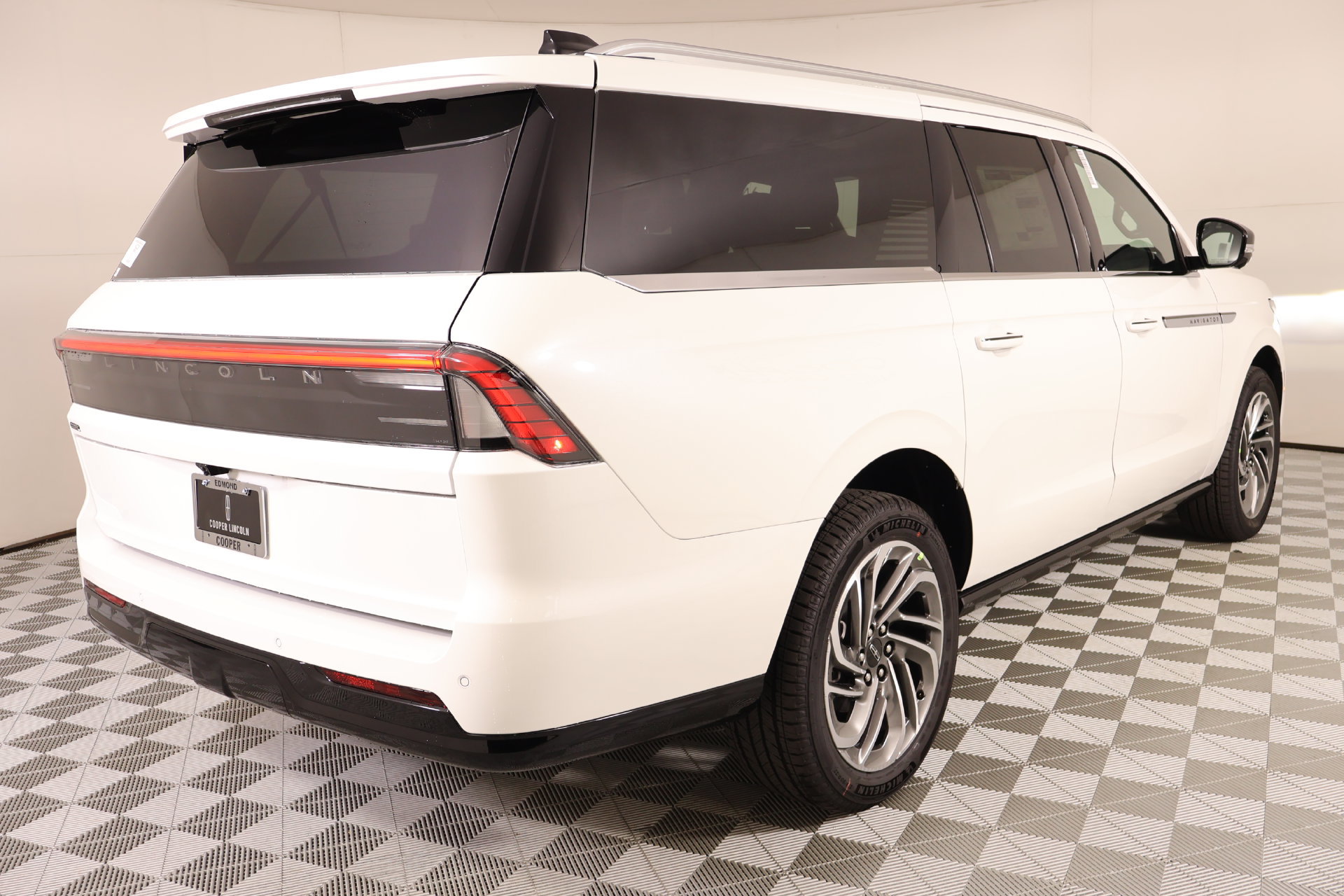 New 2027 Lincoln Navigator L Reserve AWD/4WD image 23