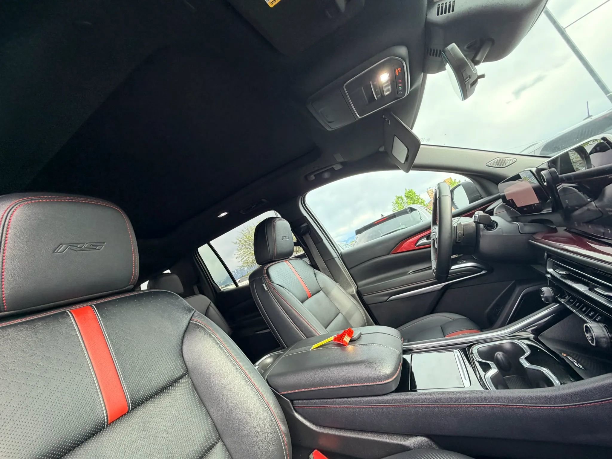 Used 2024 Chevrolet Traverse RS image 35