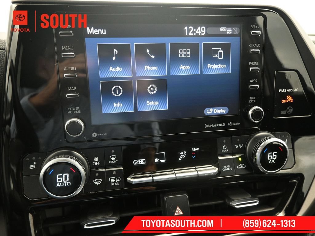 Used 2020 Toyota Highlander XLE AWD/4WD image 16