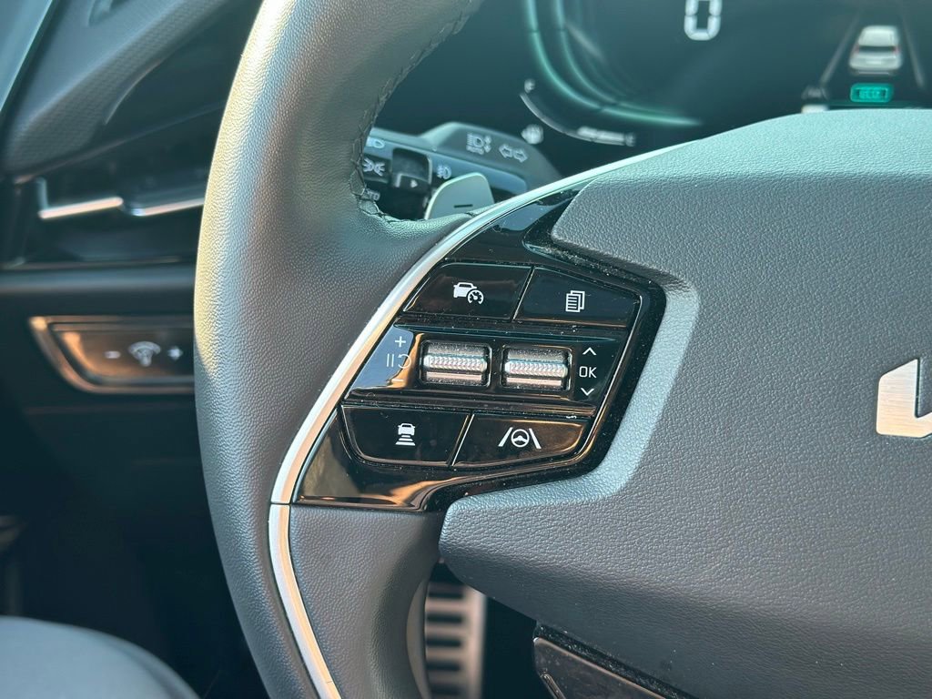 Used 2024 Kia Niro SX Touring image 11