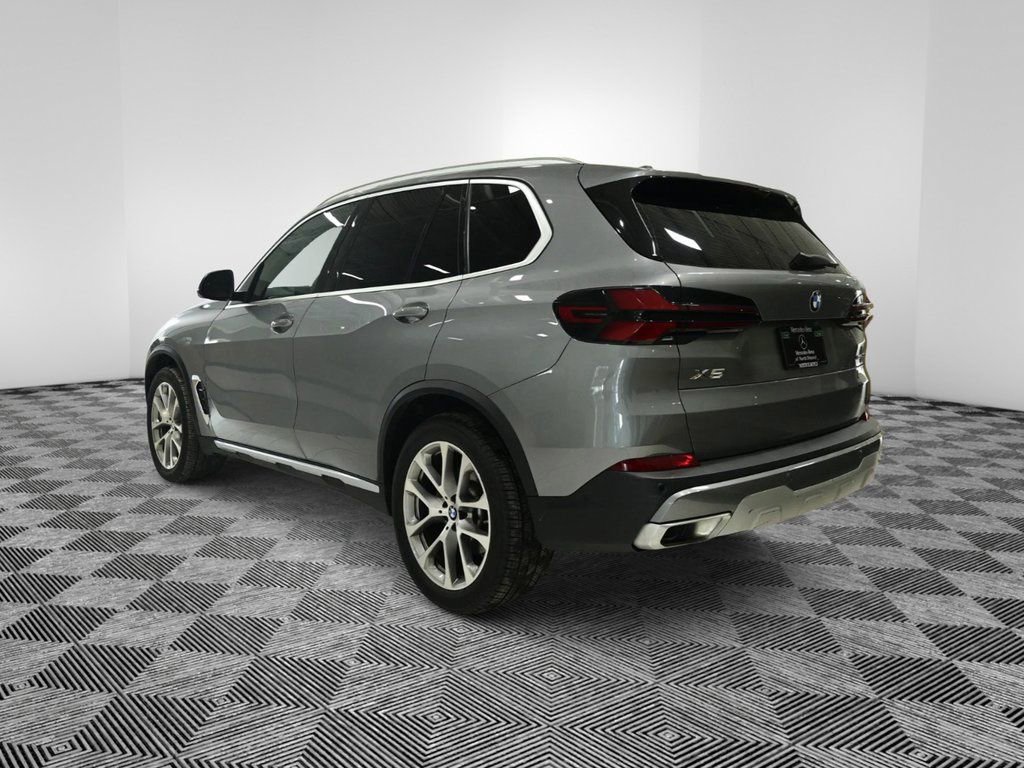 Used 2025 BMW X5 xDrive40i w/ Premium Package image 3