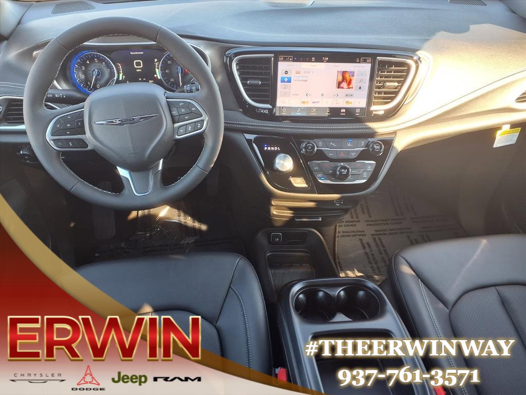 New 2026 Chrysler Pacifica Select image 4