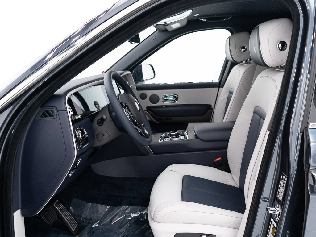 Used 2026 Rolls-Royce Cullinan AWD/4WD image 16