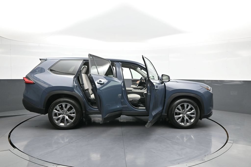 Certified 2024 Toyota Grand Highlander AWD image 43