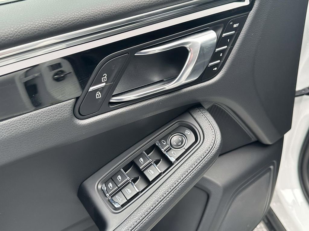 Certified 2026 Porsche Macan image 19