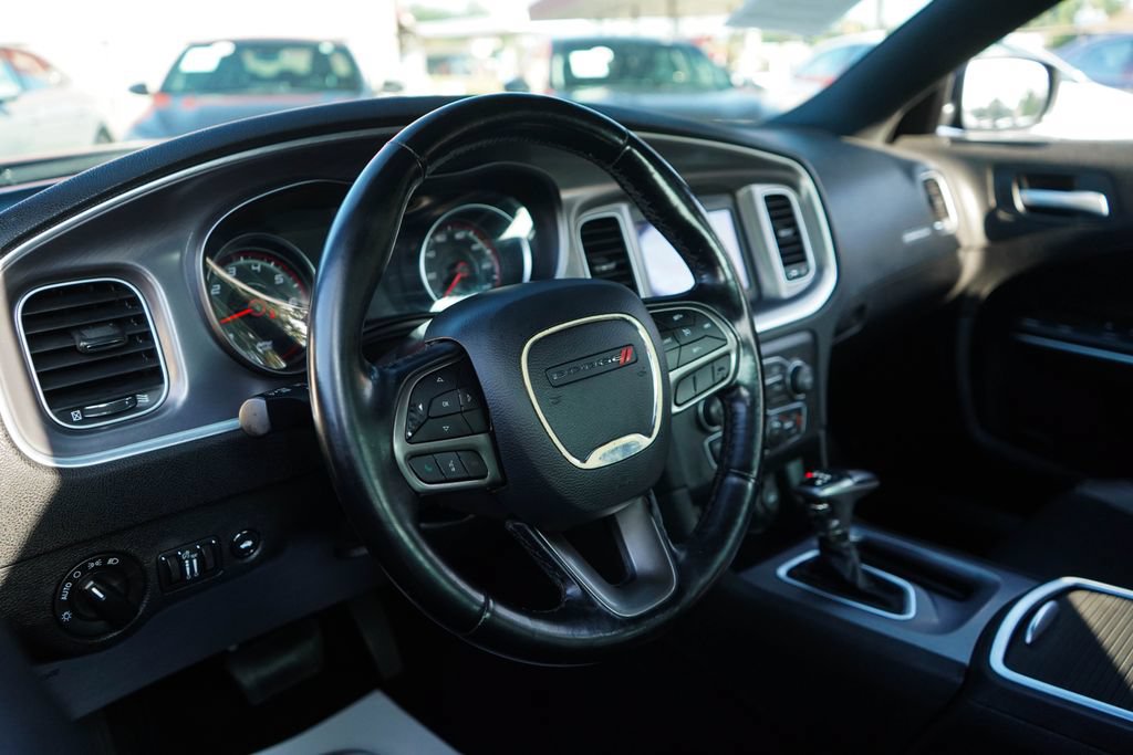 Used 2020 Dodge Charger SXT w/ Leather Interior Group RWD image 5