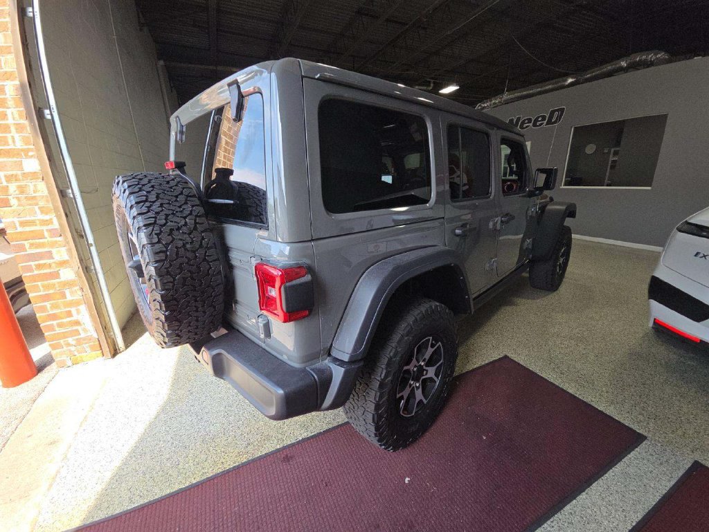 Used 2022 Jeep Wrangler Unlimited Rubicon w/ LED Lighting Group AWD/4WD image 2