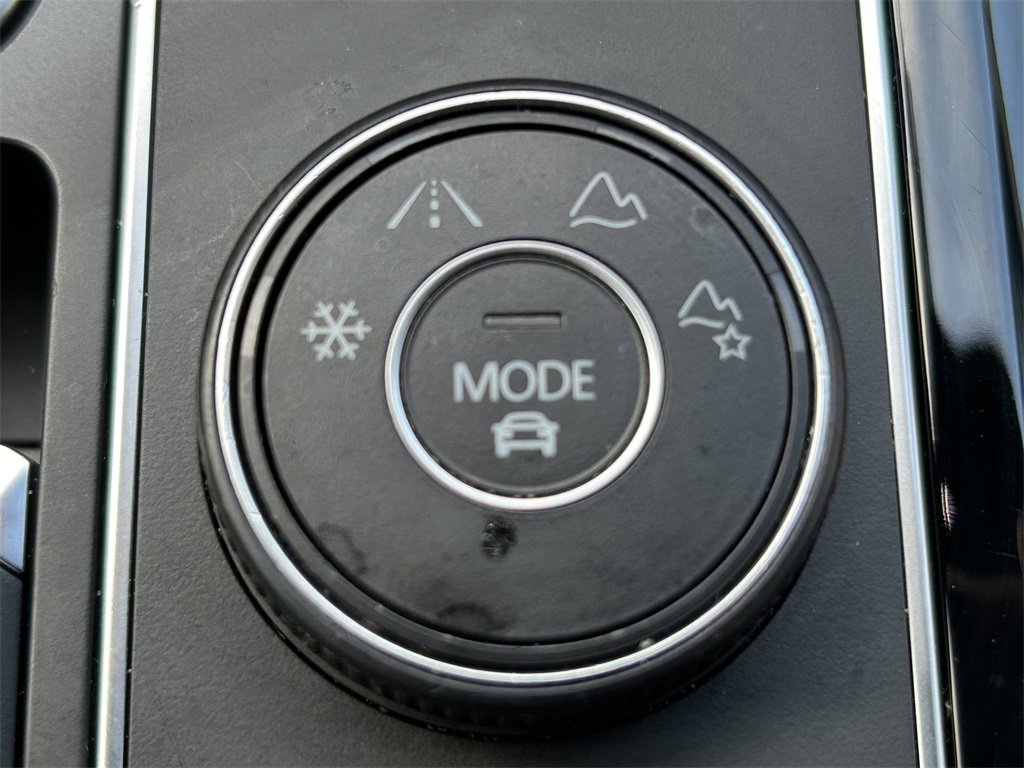 Used 2022 Volkswagen Atlas Cross Sport SEL R-Line image 18