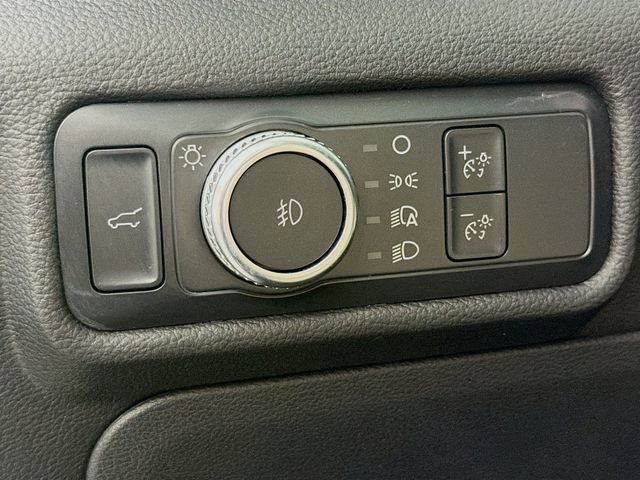 Used 2022 Ford Explorer XLT w/ Equipment Group 202A AWD/4WD image 11