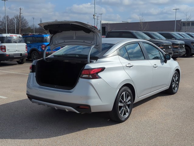 Used 2025 Nissan Versa SV image 5