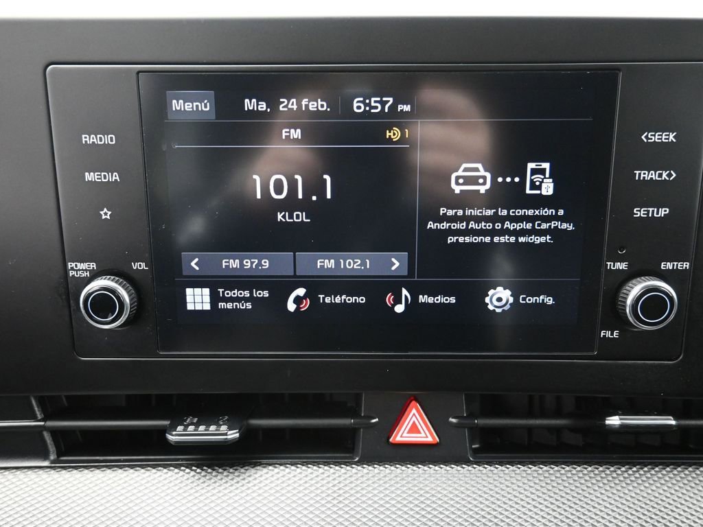 Used 2025 Kia Sportage LX image 4