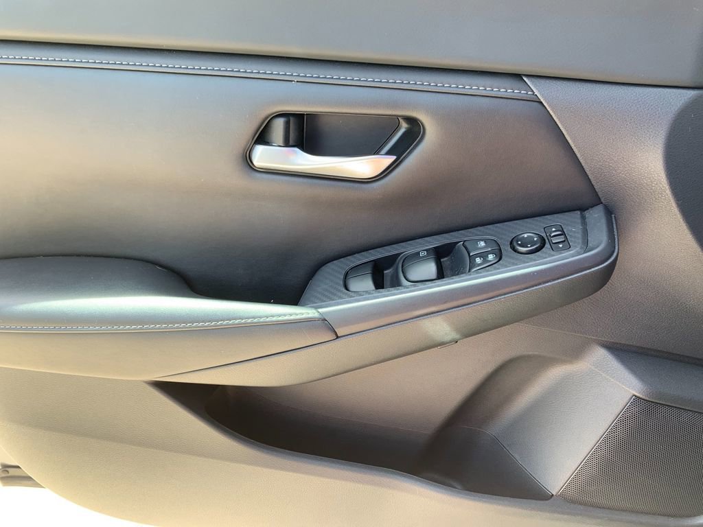Used 2022 Nissan Sentra SV w/ Electronics Package FWD image 12