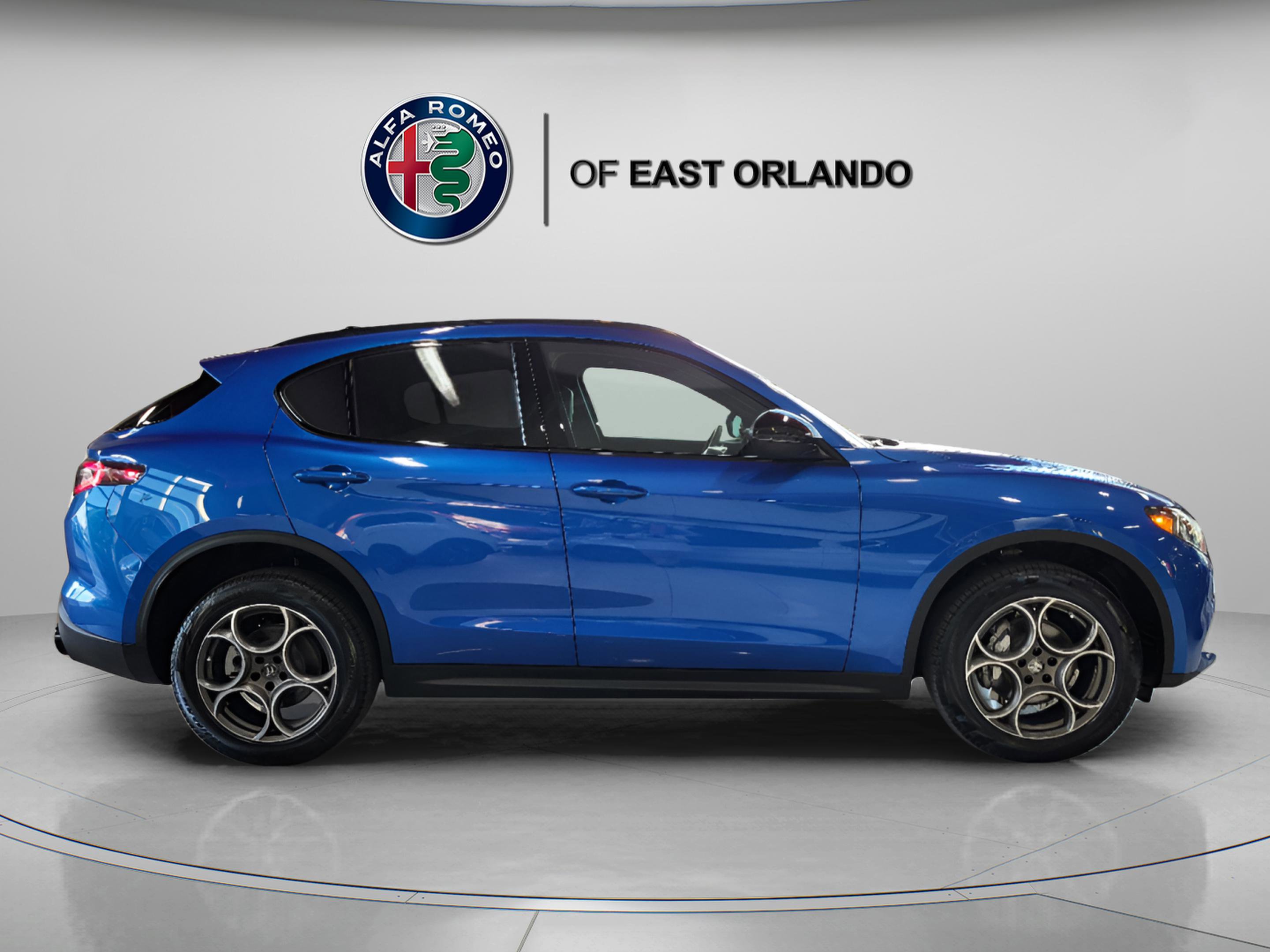New 2025 Alfa Romeo Stelvio Sprint image 9