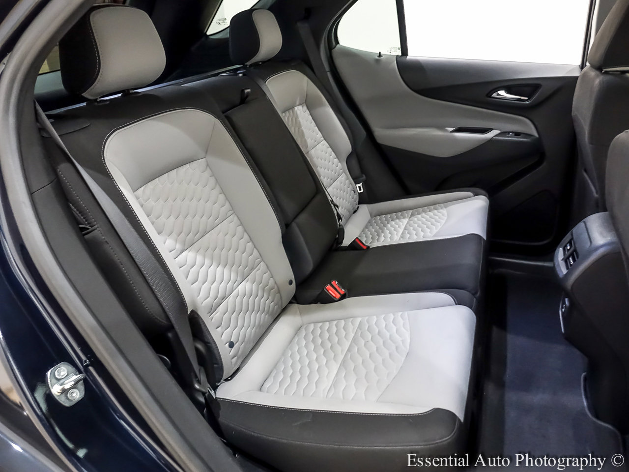 Used 2021 Chevrolet Equinox LS image 28