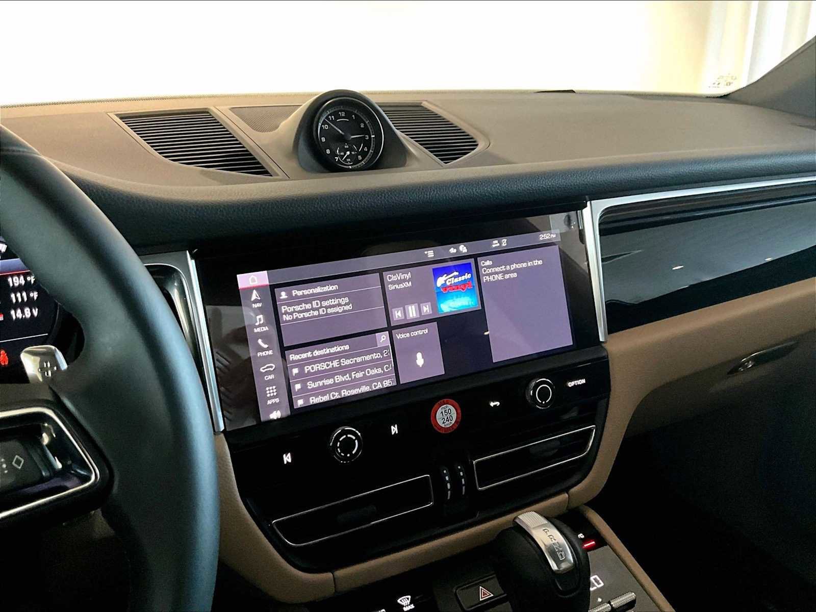 Used 2025 Porsche Macan image 19