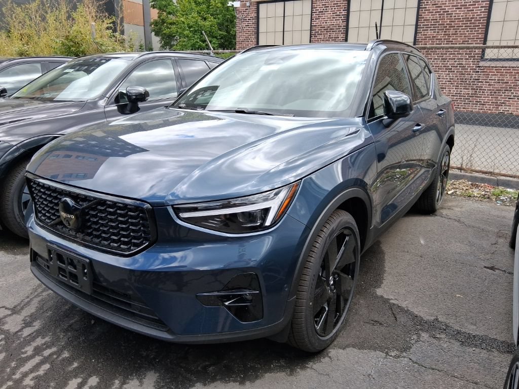 New 2026 Volvo XC40 B5 Ultra w/ Protection Package Premier AWD/4WD image 3
