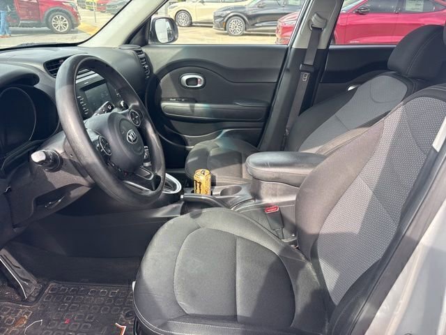 Used 2018 Kia Soul + image 9