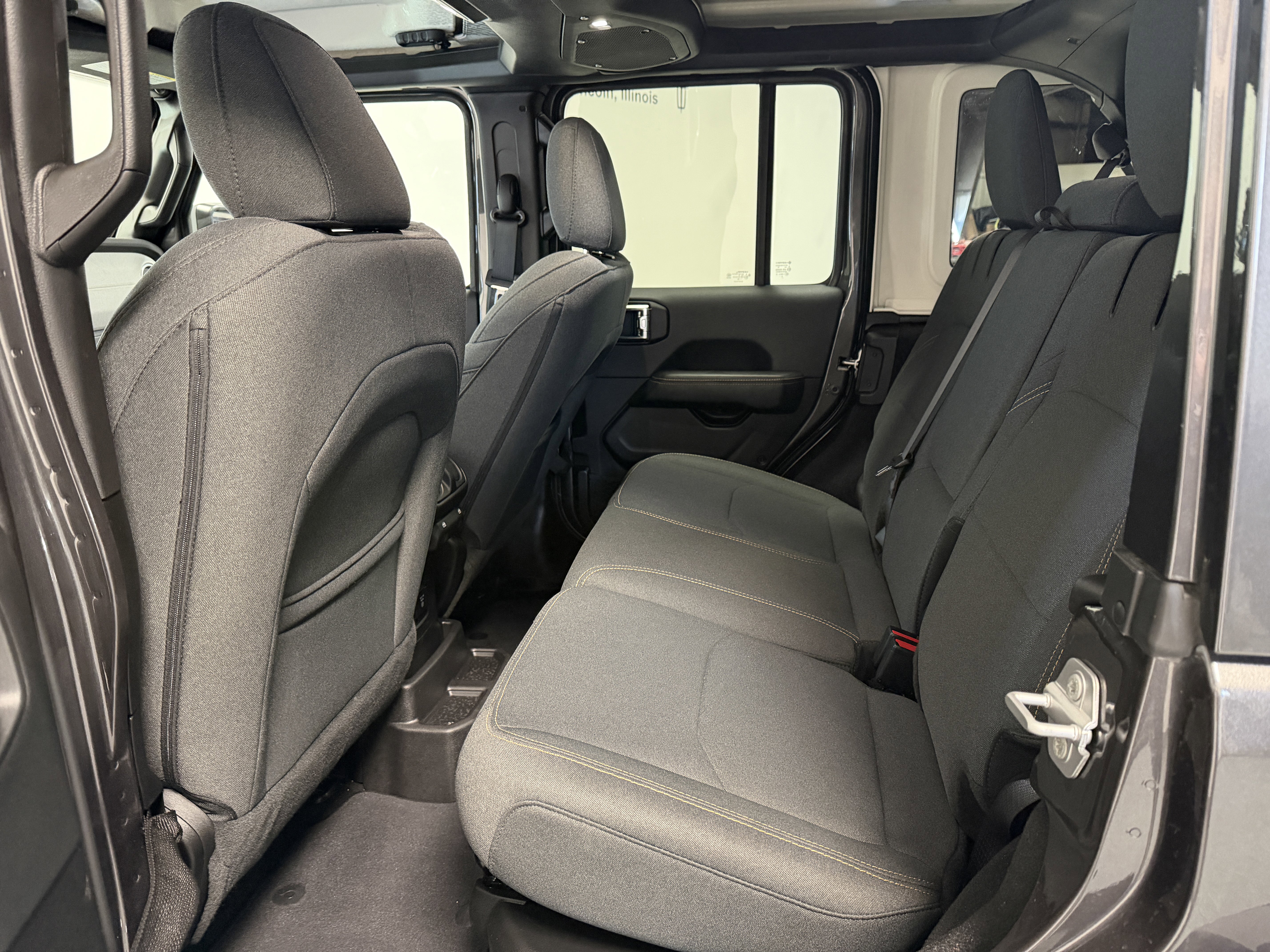 Used 2025 Jeep Wrangler Unlimited Sahara w/ Safety Group image 23