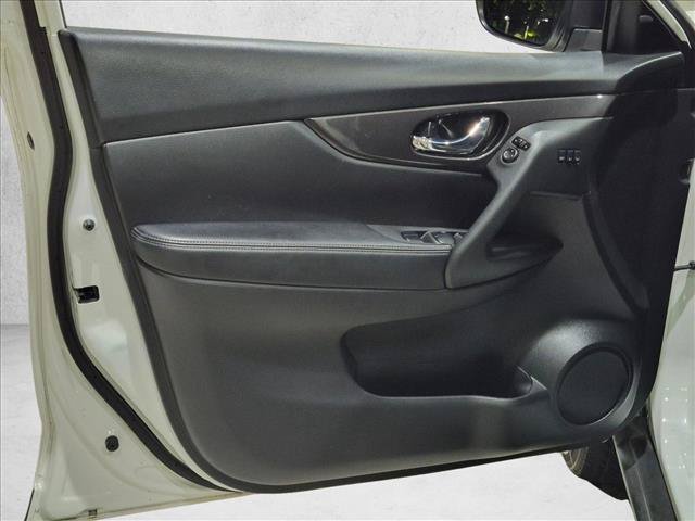 Used 2019 Nissan Rogue SV w/ Premium Package FWD image 12