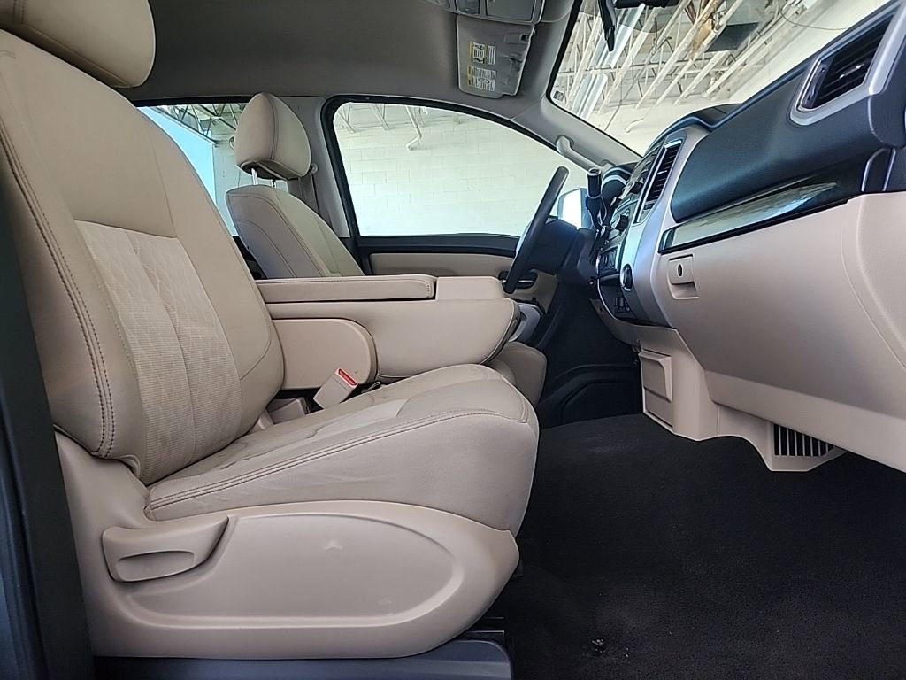 Used 2016 Nissan Titan SV RWD image 15