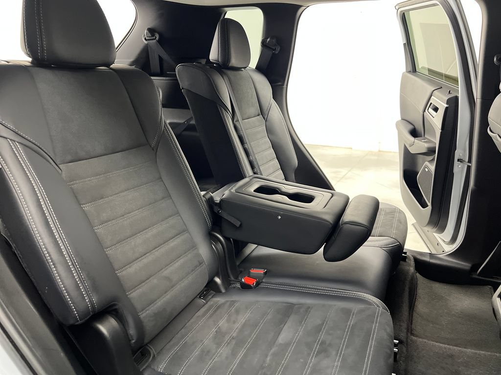 Used 2025 Mitsubishi Outlander SE AWD/4WD image 23