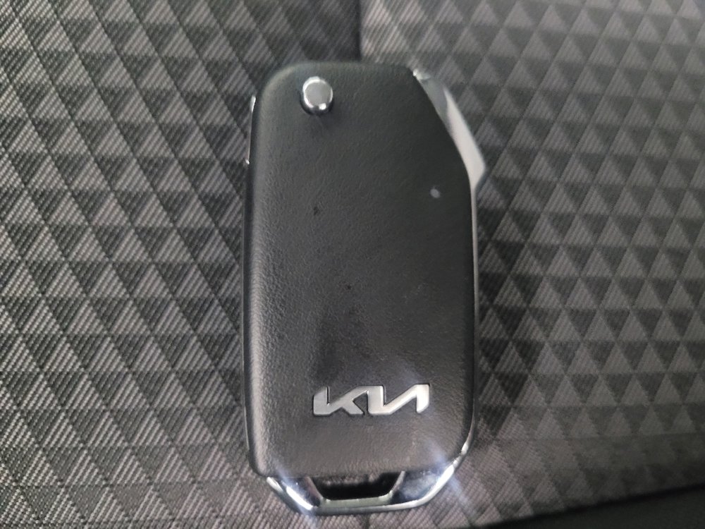 Used 2025 Kia Soul LX image 32