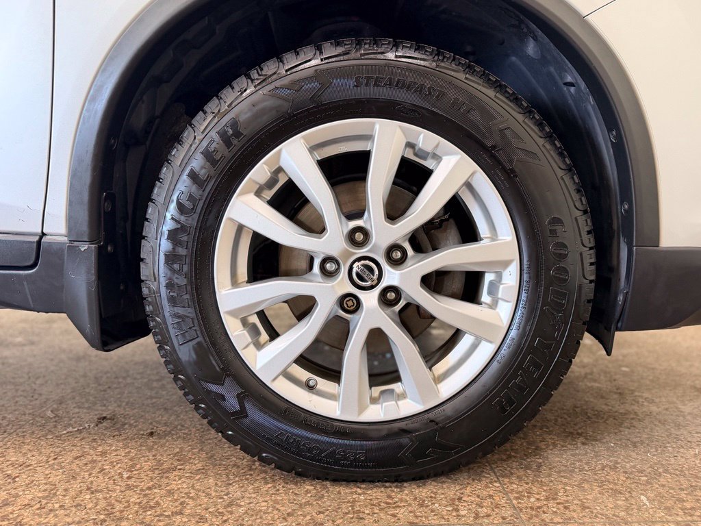 Used 2018 Nissan Rogue SV AWD/4WD image 27