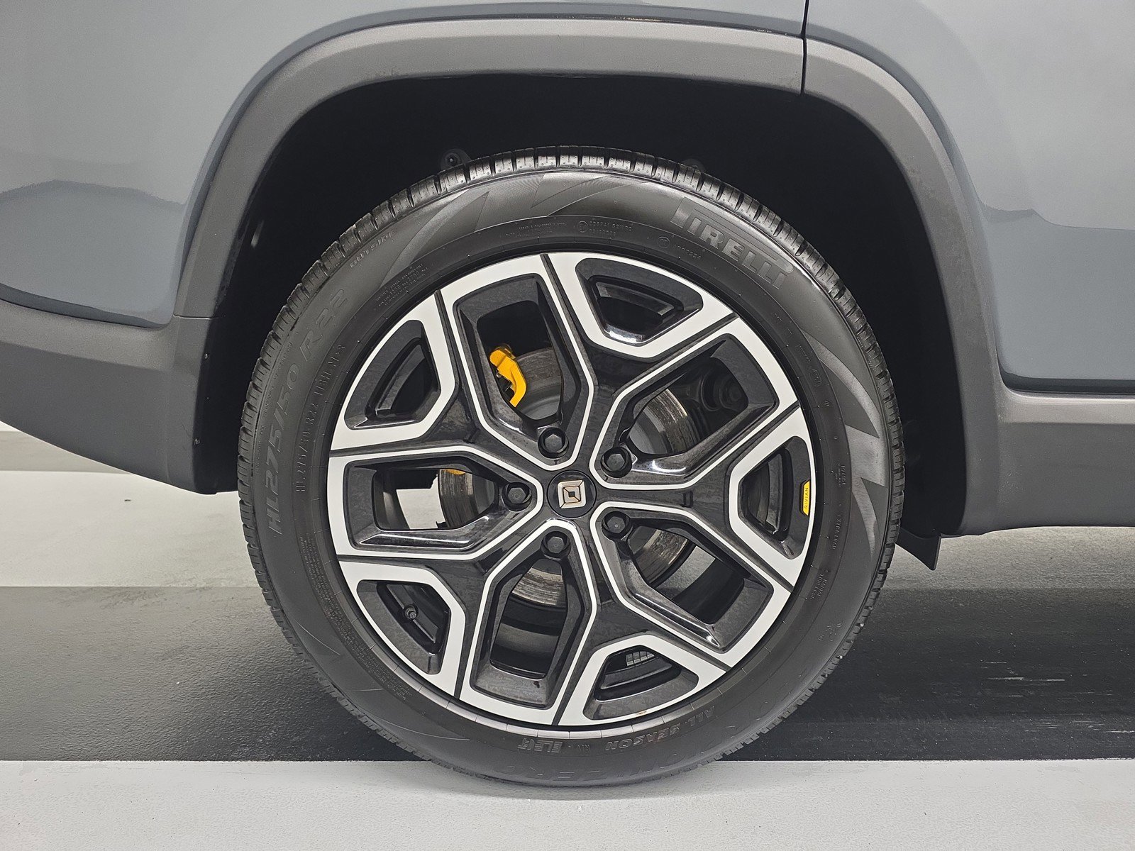 Used 2024 Rivian R1S Adventure AWD/4WD image 12