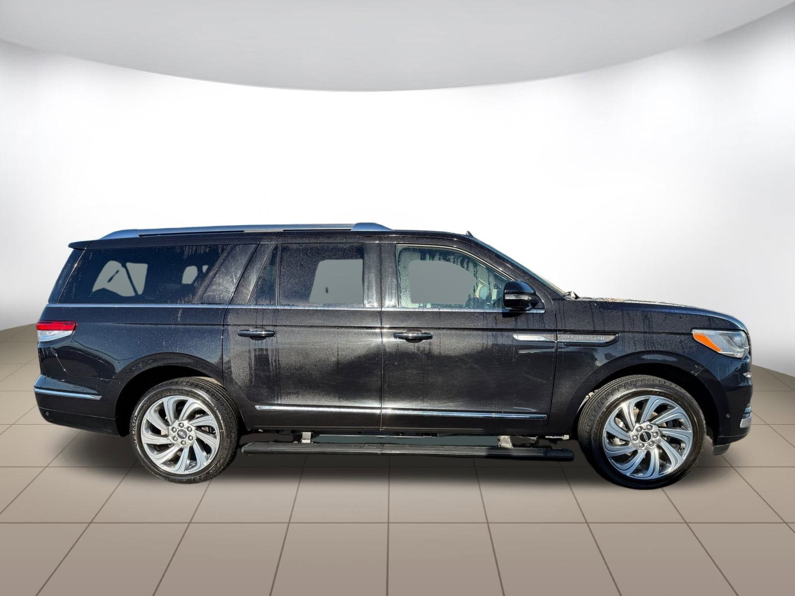 Used 2024 Lincoln Navigator L 4WD image 8