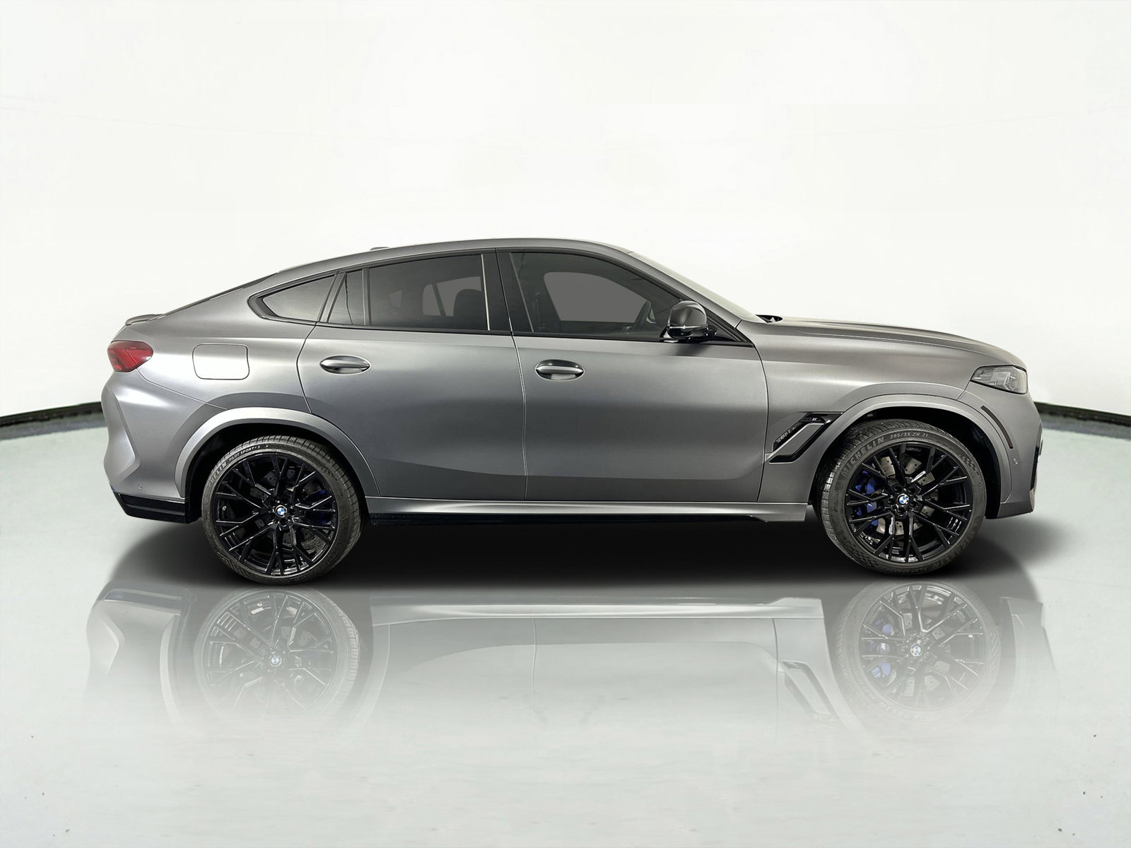 Used 2025 BMW X6 M Competition w/ Executive Package image 9