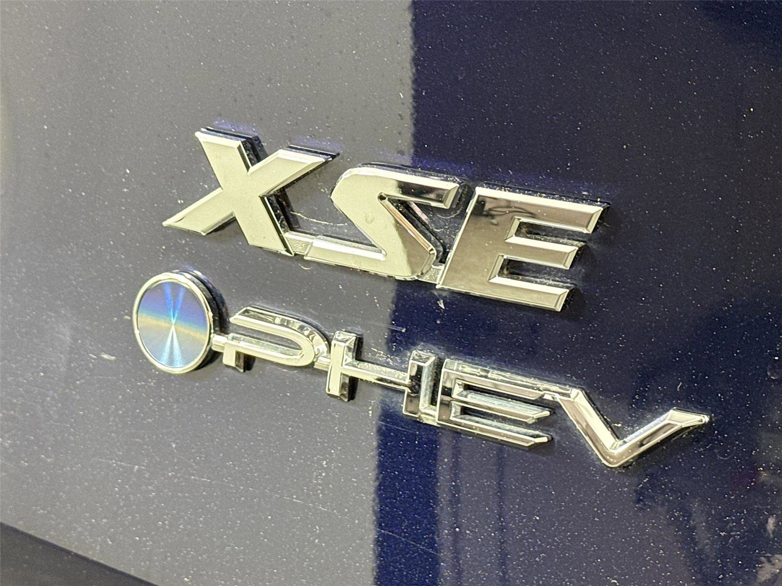 Used 2025 Toyota RAV4 XSE w/ Weather Package AWD/4WD image 18