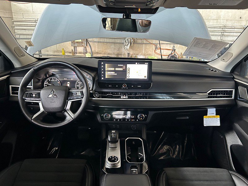 Used 2026 Mitsubishi Outlander SE FWD image 23