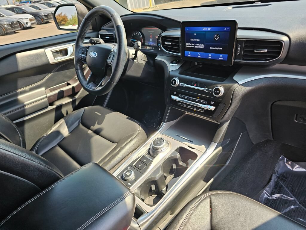 Used 2020 Ford Explorer XLT w/ Equipment Group 202A AWD/4WD image 12