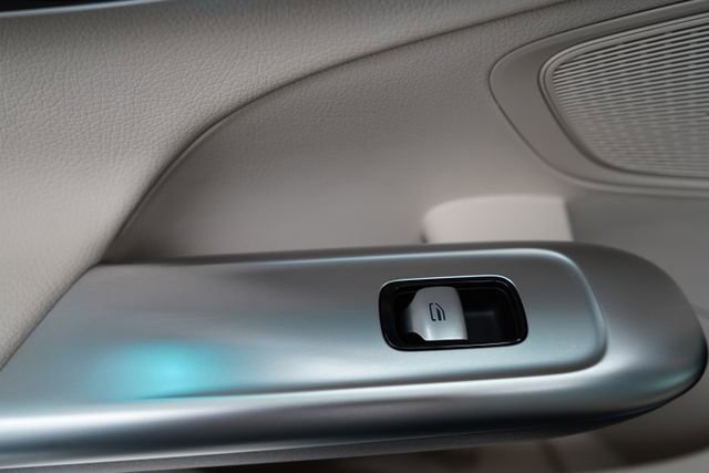 Used 2025 Mercedes-Benz C 300 4MATIC Sedan image 35