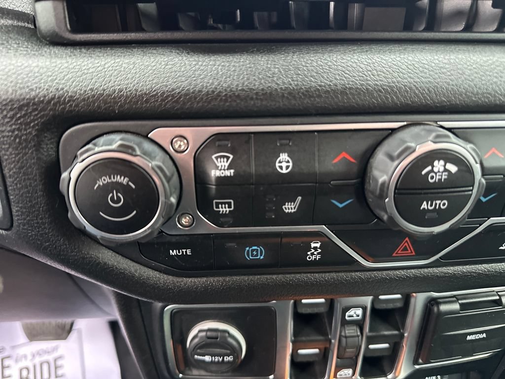 Used 2024 Jeep Wrangler Unlimited AWD/4WD image 25
