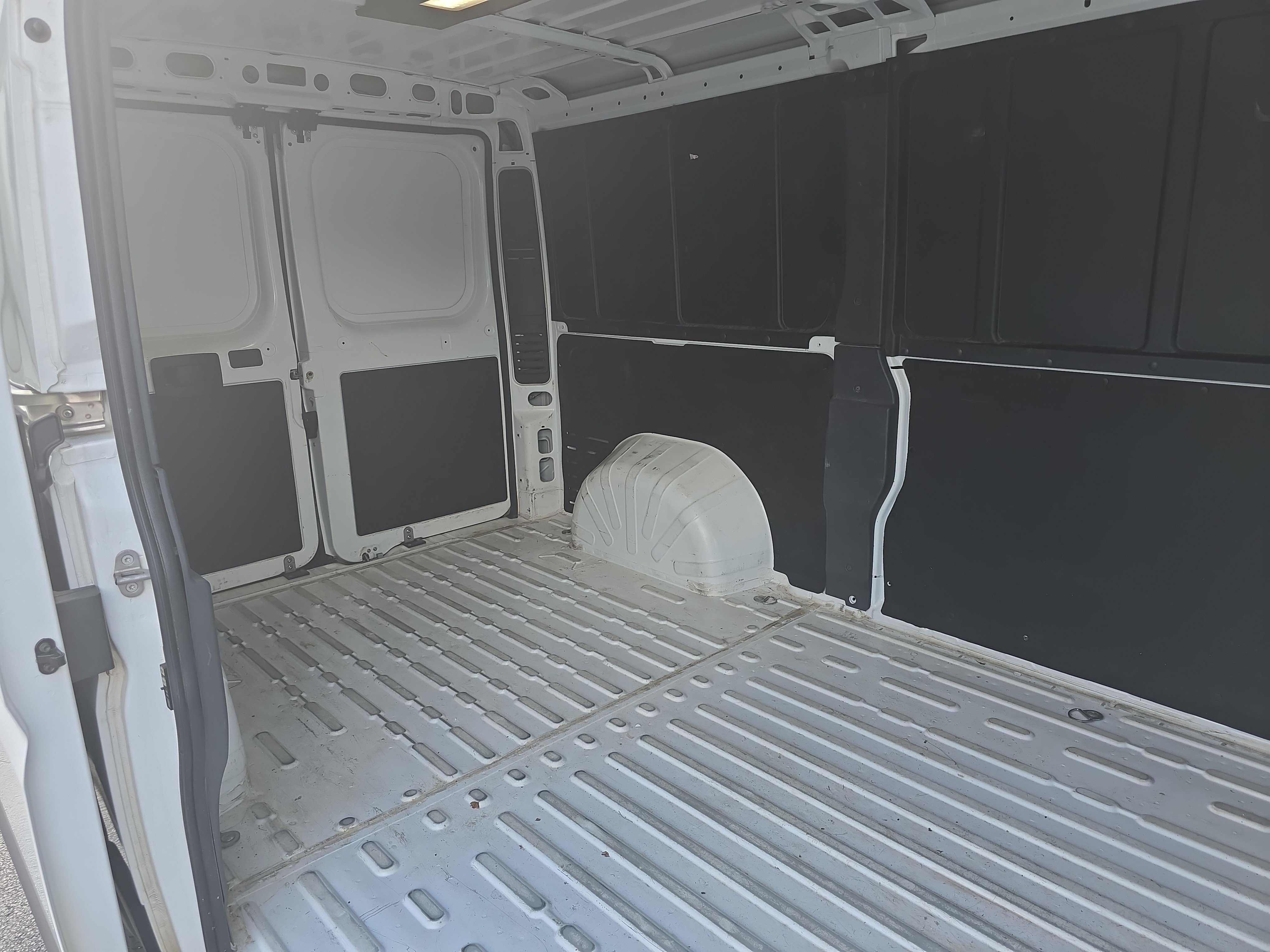Used 2025 RAM ProMaster 2500 w/ Convenience Group FWD image 9