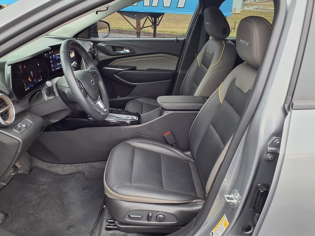 Used 2025 Chevrolet Trax ACTIV w/ Driver Confidence Package image 11