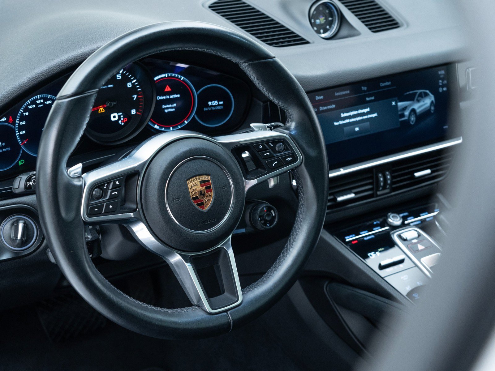 Certified 2022 Porsche Cayenne Platinum Edition image 20