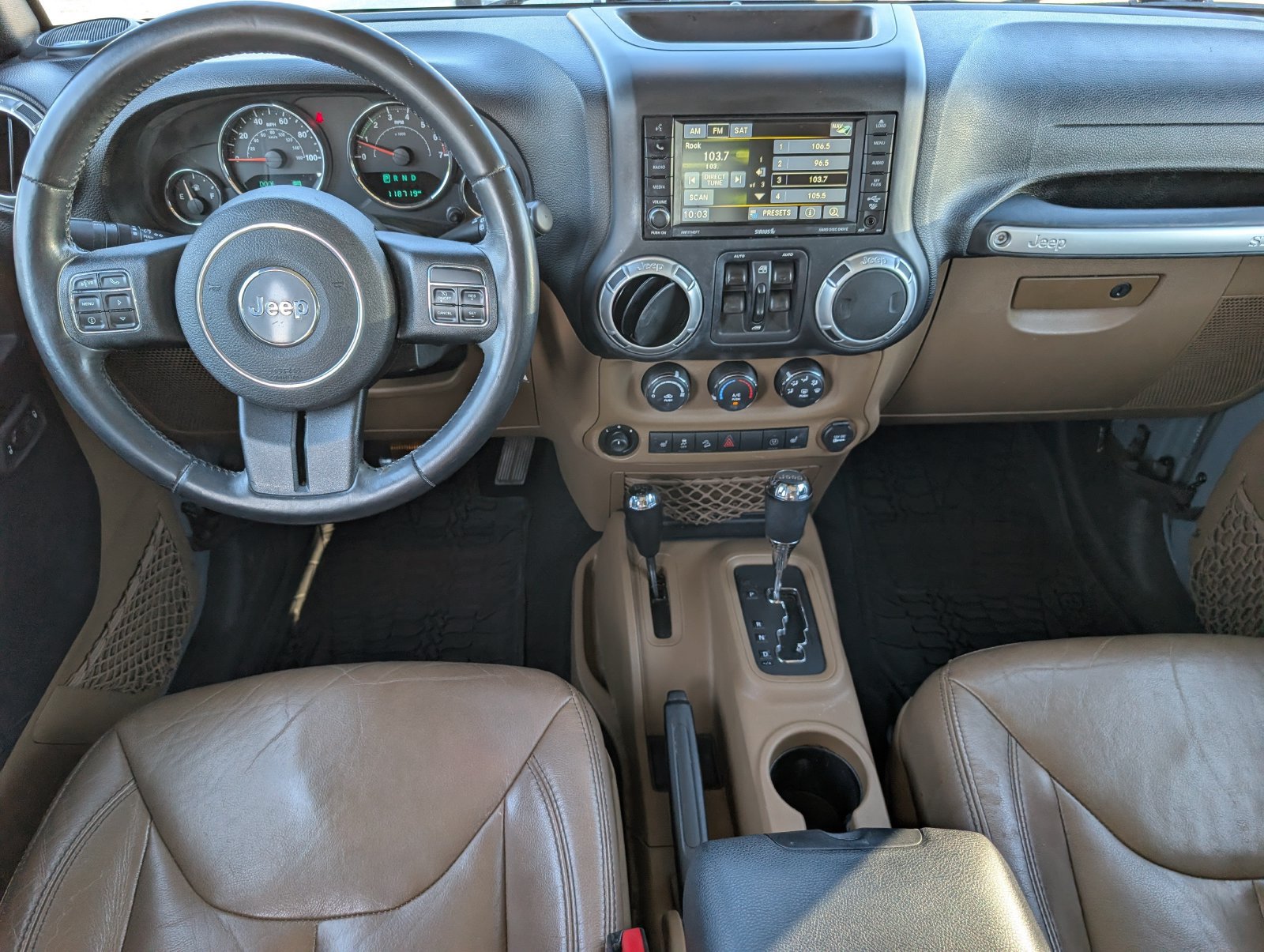Used 2015 Jeep Wrangler Unlimited Sahara w/ Connectivity Group AWD/4WD image 10