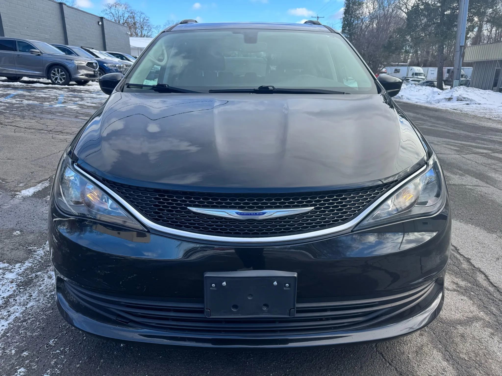 Used 2020 Chrysler Voyager Lxi image 2