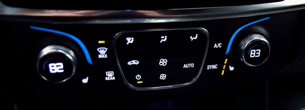 Used 2023 Chevrolet Traverse LT image 24