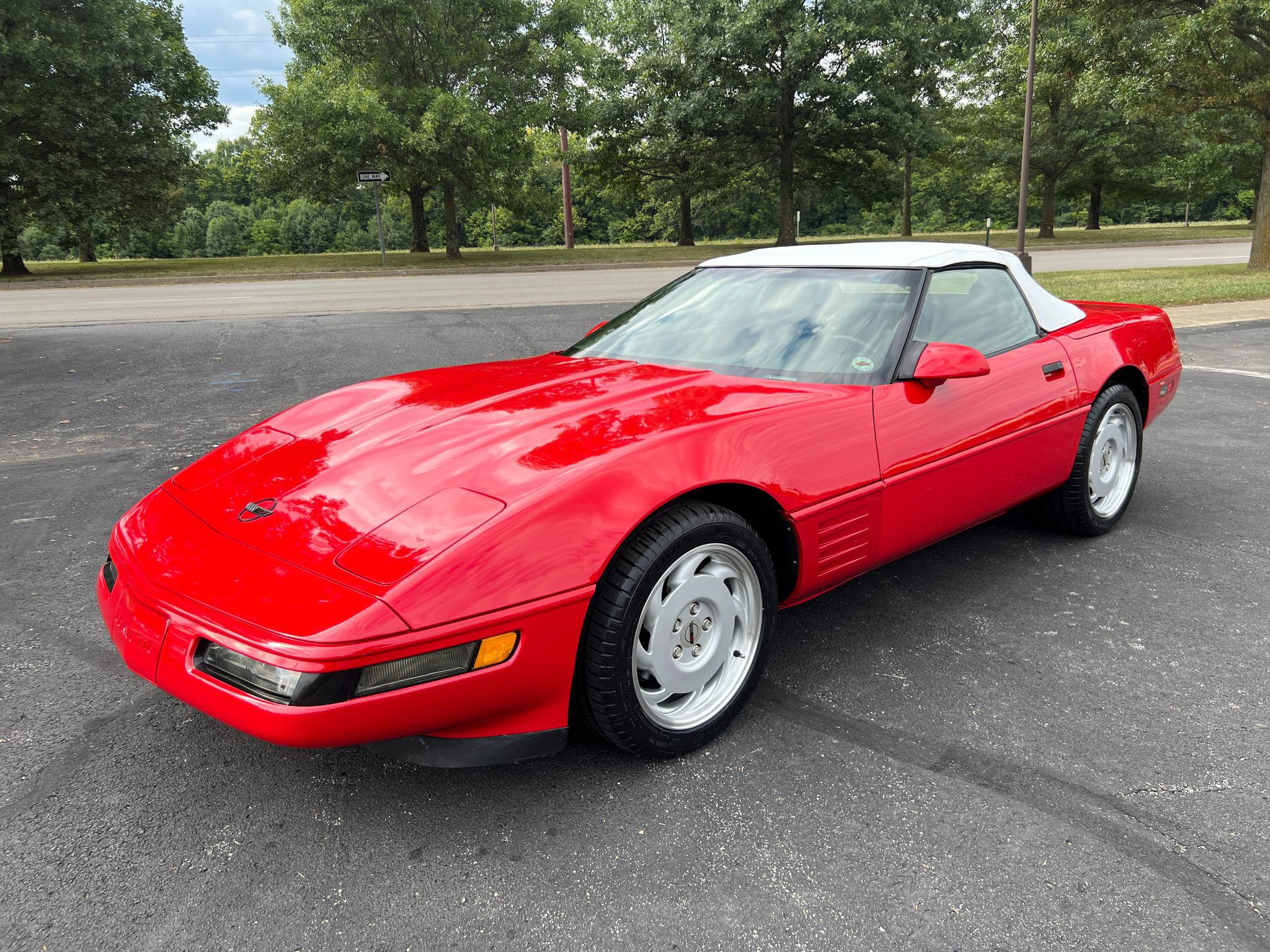 Used 1992 Chevrolet Corvette Convertible RWD image 12