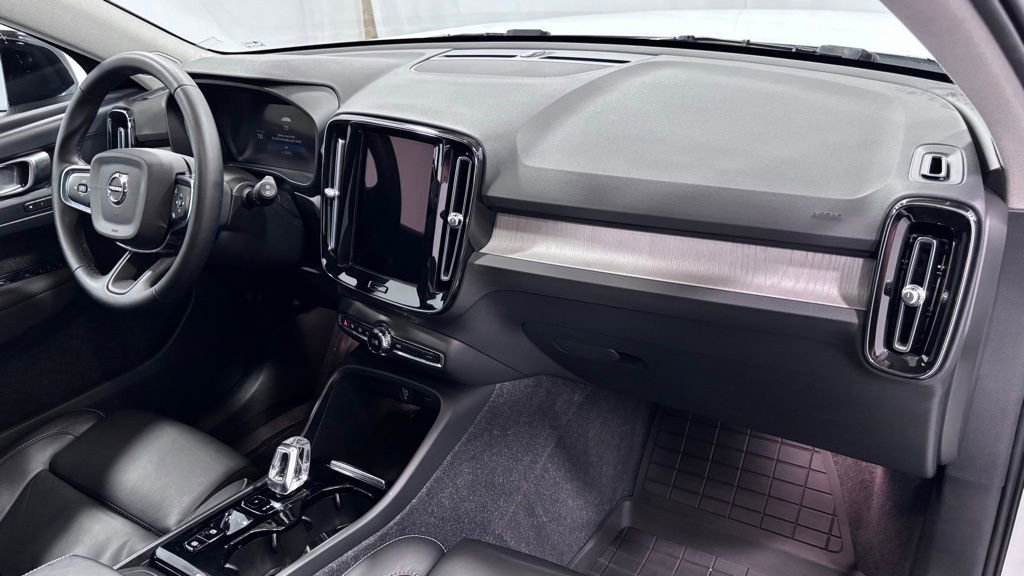 Certified 2023 Volvo XC40 B5 Plus w/ Protection Package Premier image 19