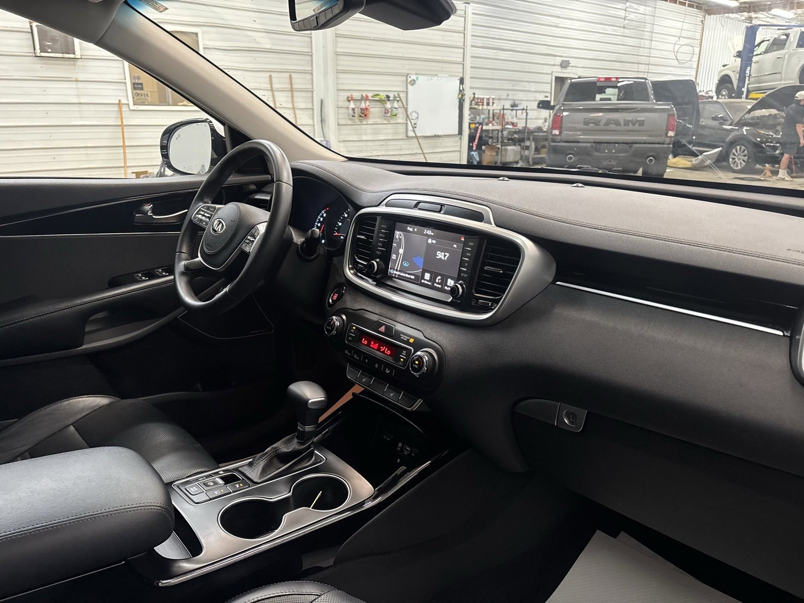 Used 2020 Kia Sorento SX image 31