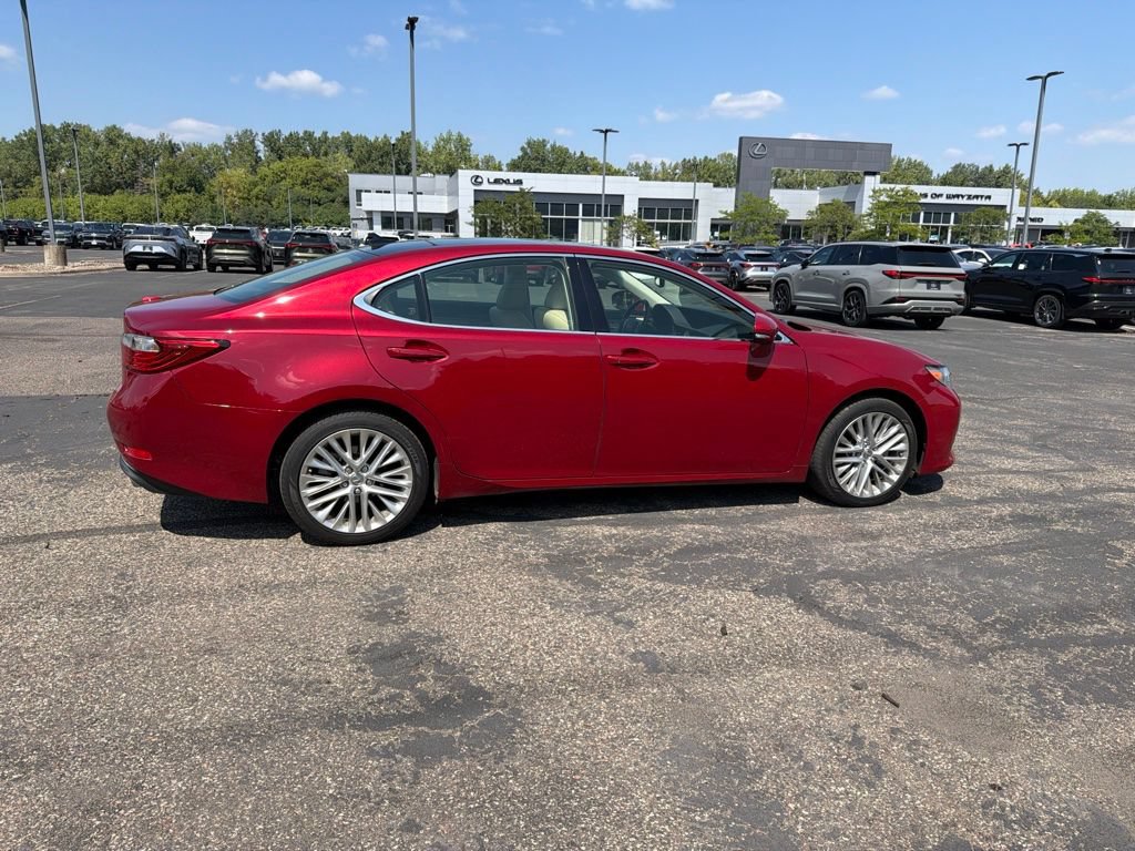 Used 2015 Lexus ES 350 w/ Ultra Luxury Package FWD image 16