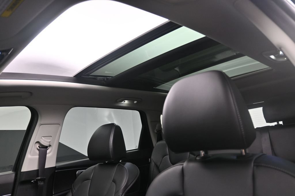 Used 2025 Kia Sorento S w/ Panoramic Sunroof Package FWD image 18