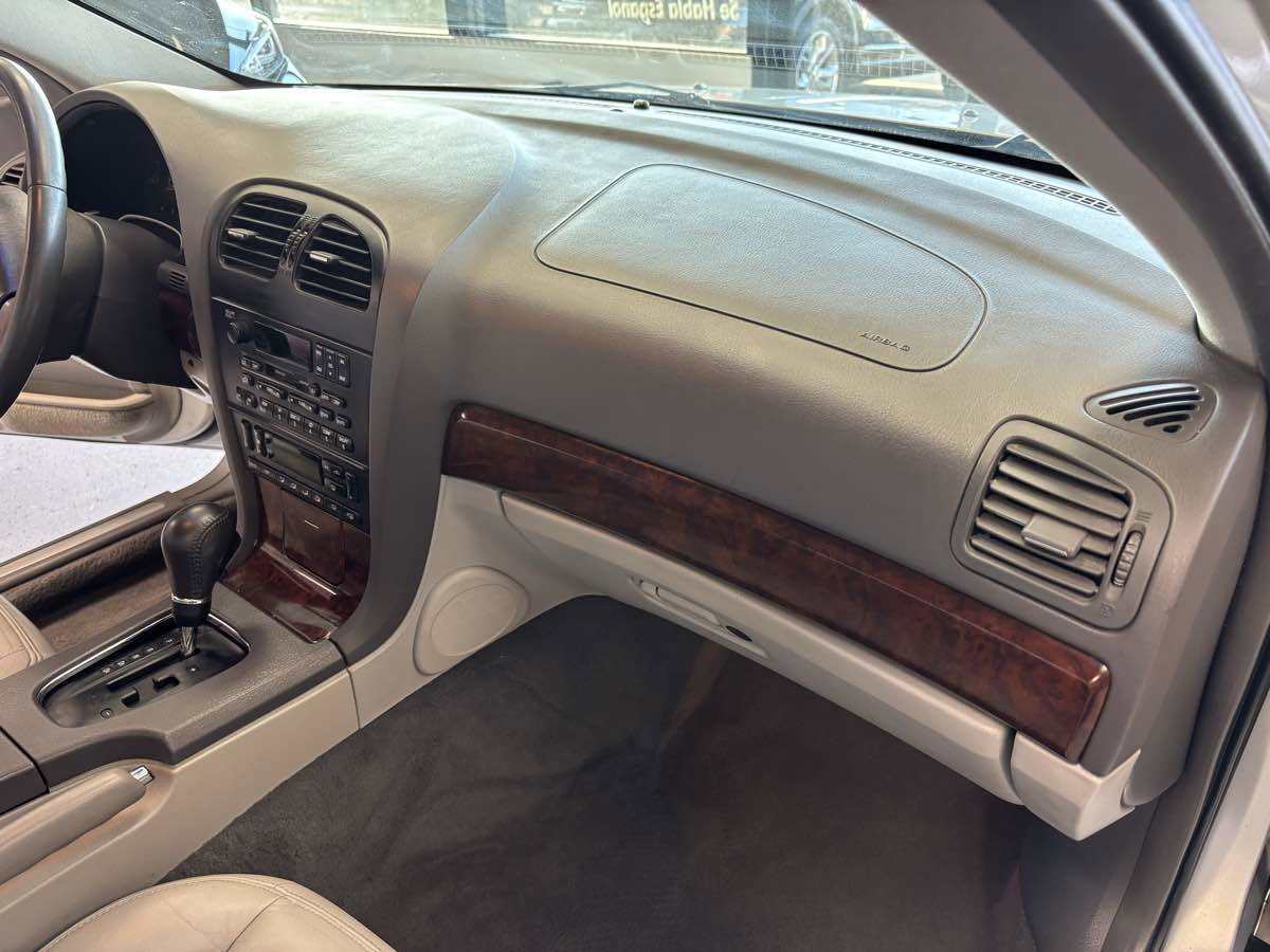 Used 2000 Lincoln LS image 11