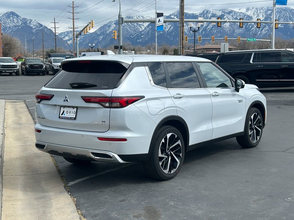 Used 2025 Mitsubishi Outlander 4WD Plug-In Hybrid image 4