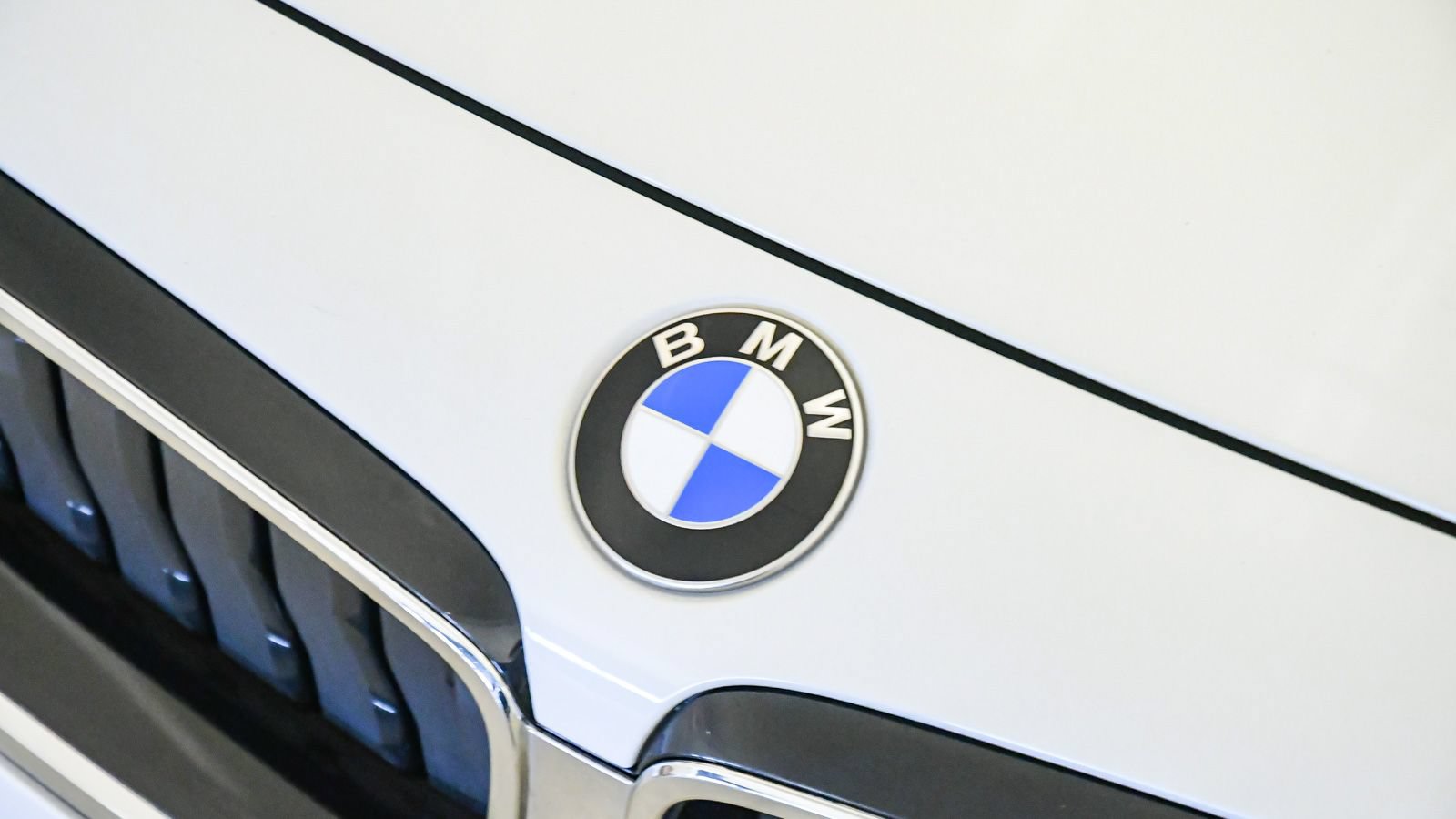 Used 2023 BMW 230i Coupe w/ Convenience Package RWD image 8