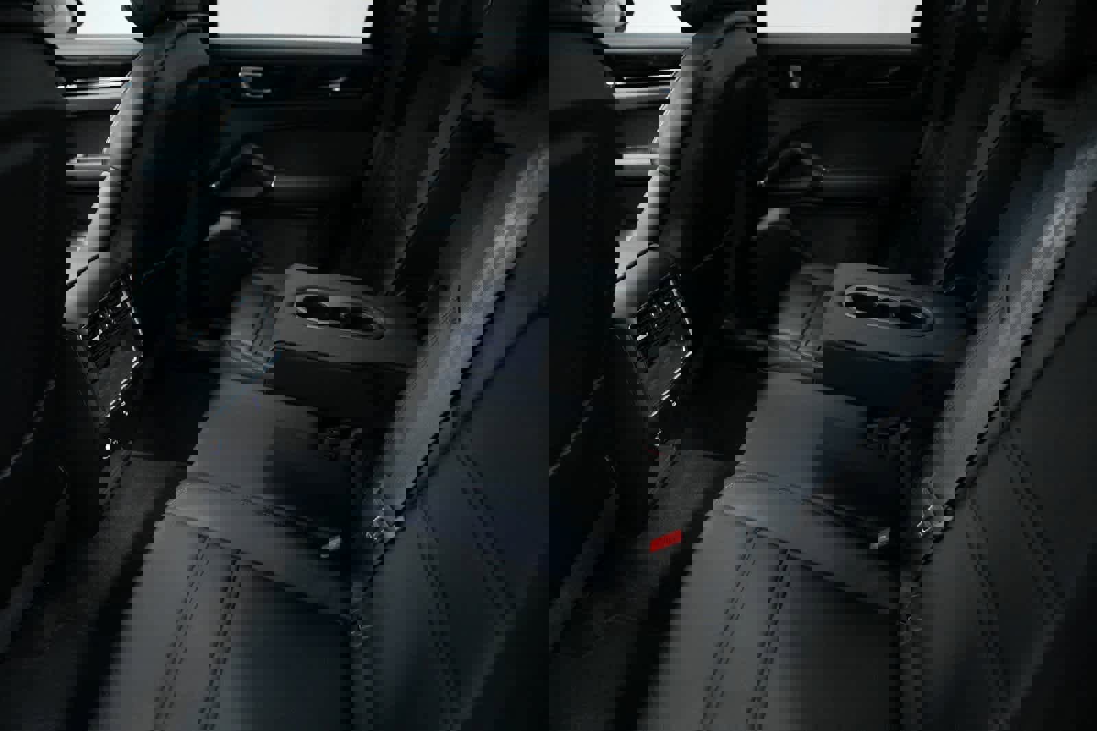 Certified 2023 Porsche Cayenne Platinum Edition w/ Assistance Package image 28